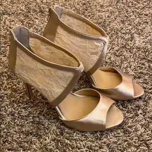 Jessica Simpson champagne gold ankle shoes 7.5